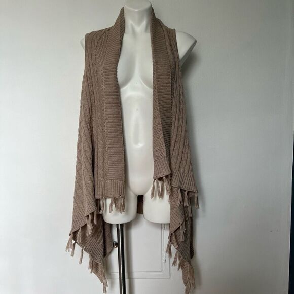 Matilda Jane Cable Knit Fringe Tassel vest shawl - Picture 4 of 9